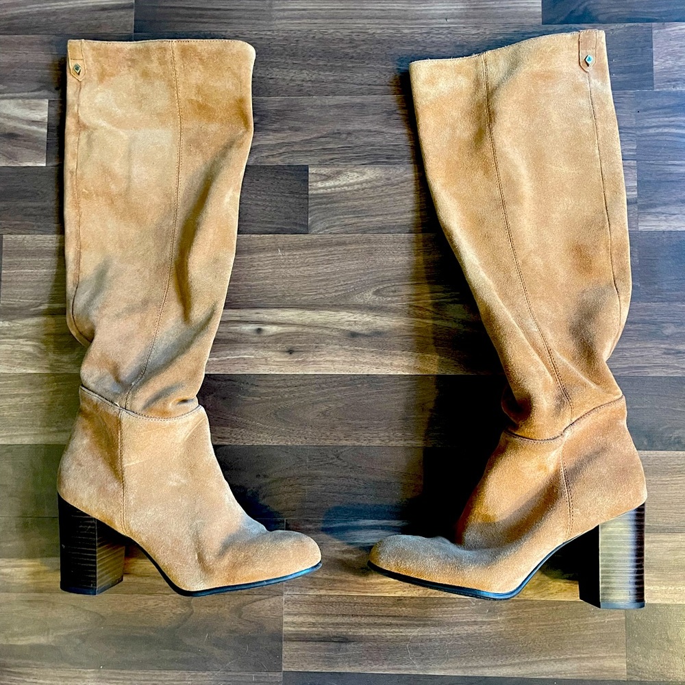 Stunning warm tan suede boots.